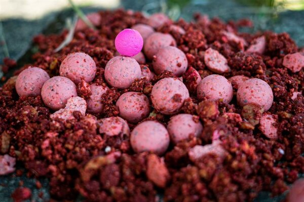 Vitalbaits Boilies STRAWBERRY NUTTY 18mm   1 kg